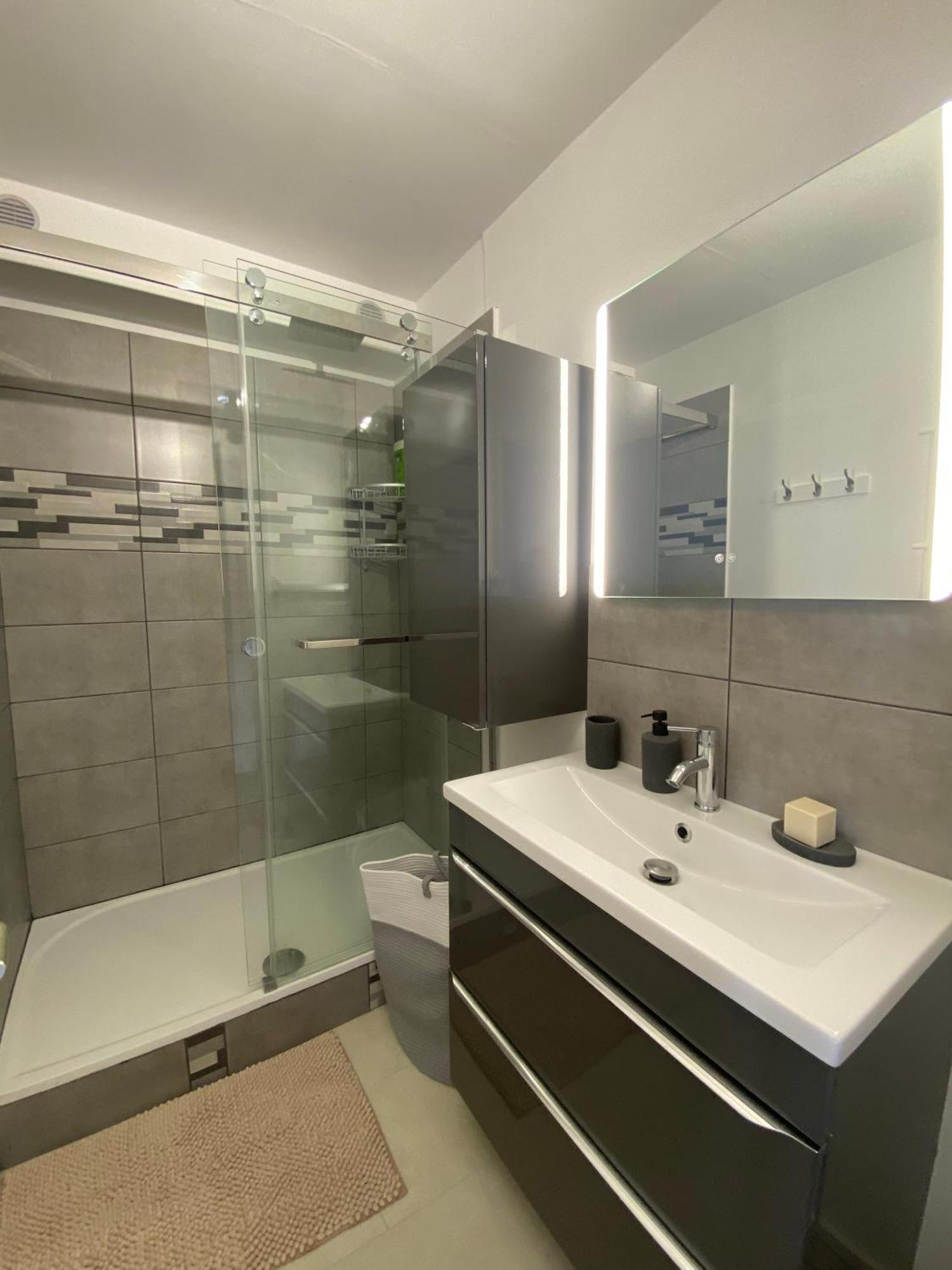 Etablissement 3 Etoiles Avec Ascenseur, 3 Appartements Lumineux Vue Port Avec Balcon, 200M De La Mer, Wifi Fibre, Tous Service Inclus Дьепп Экстерьер фото
