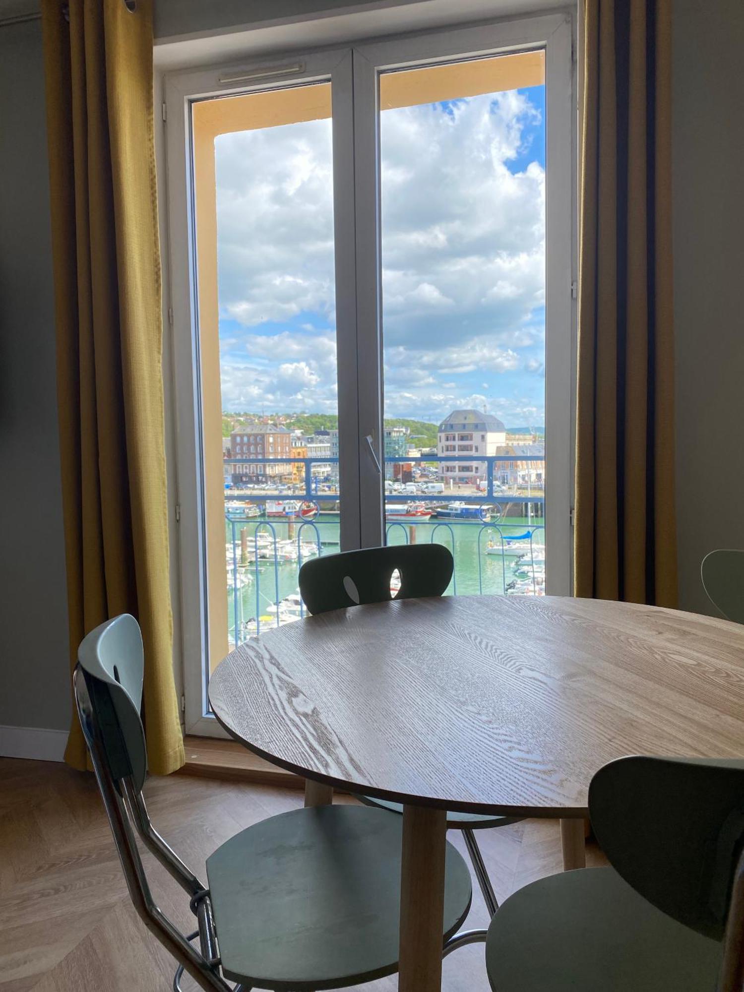 Etablissement 3 Etoiles Avec Ascenseur, 3 Appartements Lumineux Vue Port Avec Balcon, 200M De La Mer, Wifi Fibre, Tous Service Inclus Дьепп Экстерьер фото