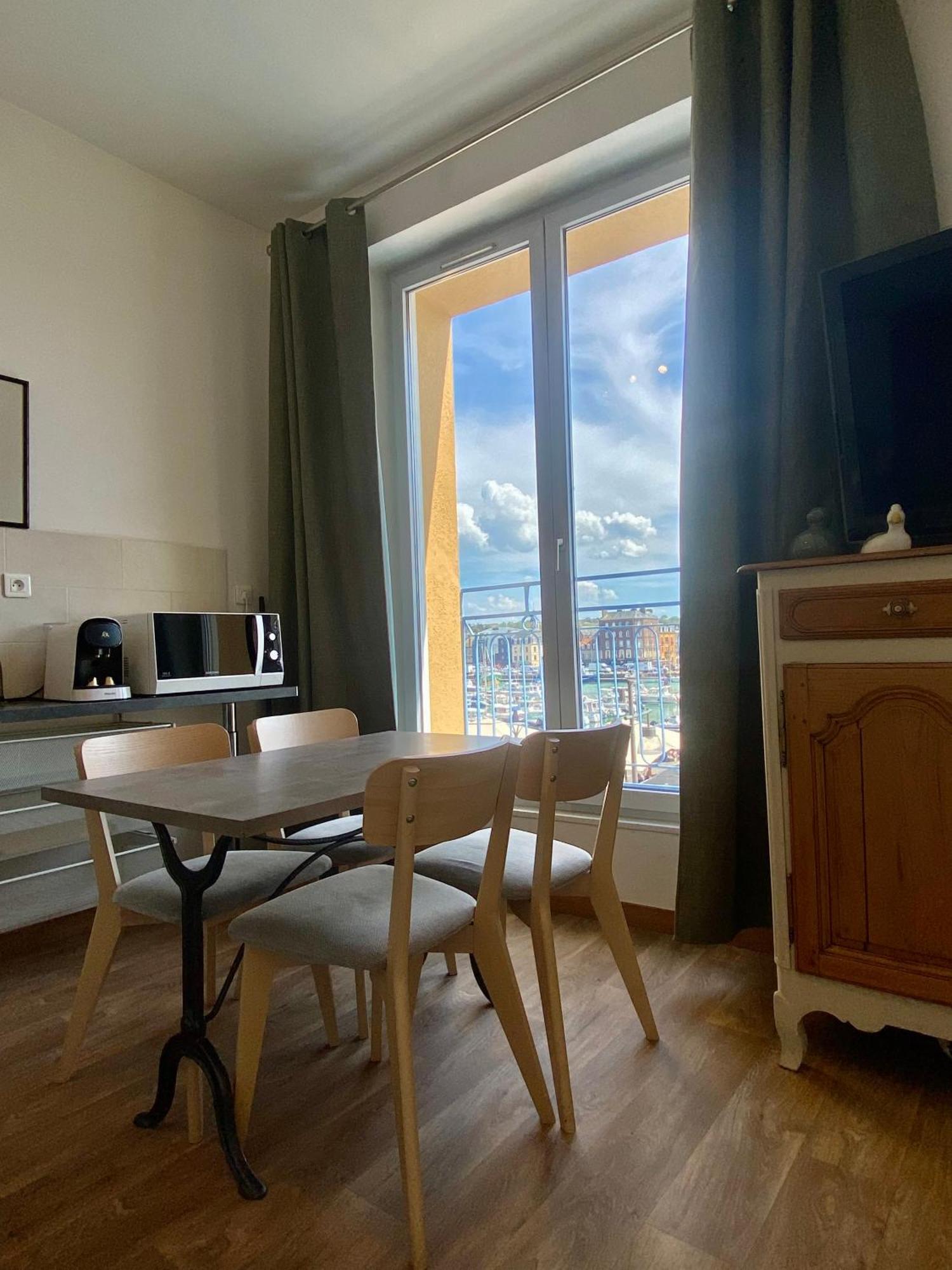 Etablissement 3 Etoiles Avec Ascenseur, 3 Appartements Lumineux Vue Port Avec Balcon, 200M De La Mer, Wifi Fibre, Tous Service Inclus Дьепп Экстерьер фото